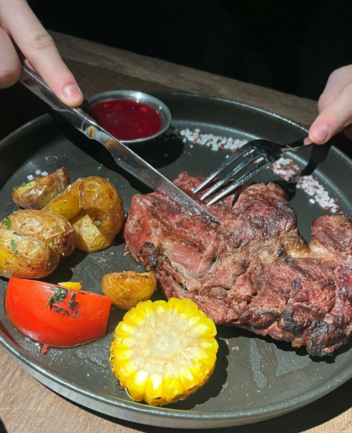 The бык, демократичный мясной ресторан